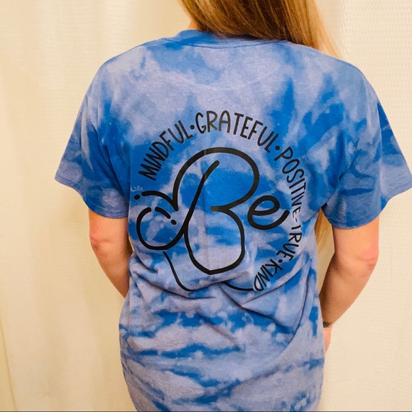 Bee 🐝 Beautiful tee - Picture 3 of 3